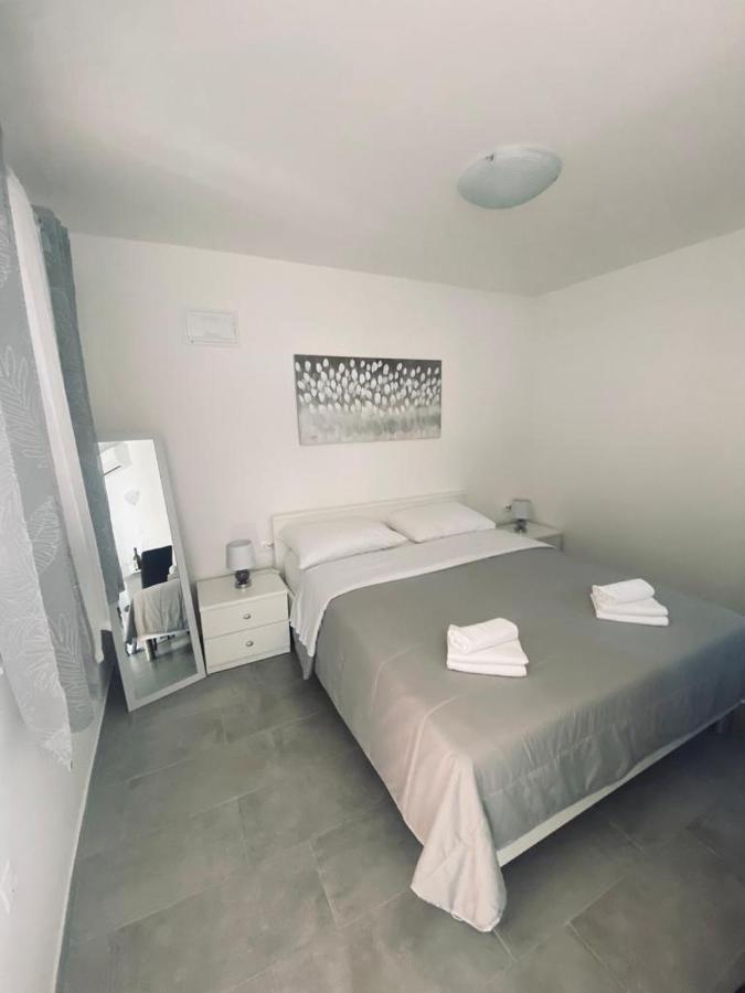 Apartmani Mila Starigrad Paklenica Esterno foto