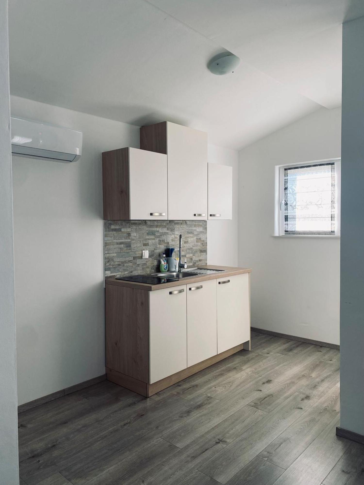 Apartmani Mila Starigrad Paklenica Esterno foto