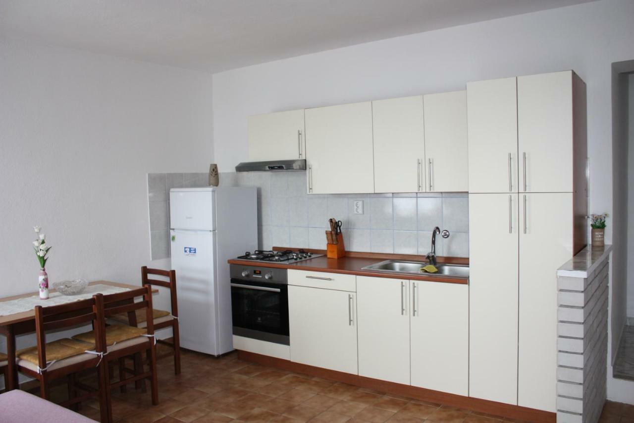 Apartmani Mila Starigrad Paklenica Esterno foto