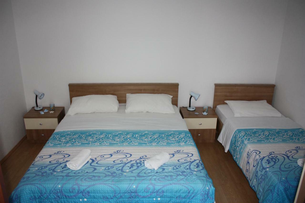 Apartmani Mila Starigrad Paklenica Esterno foto