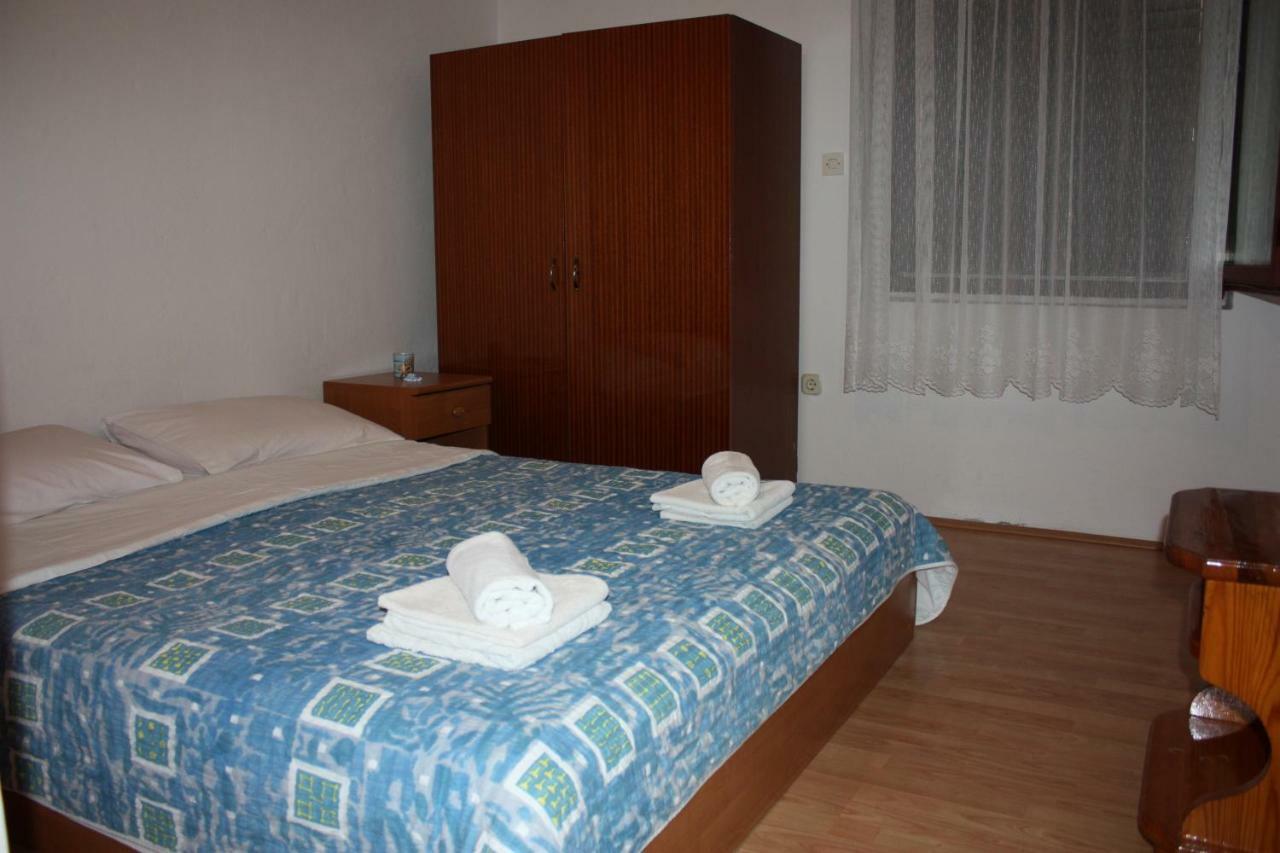 Apartmani Mila Starigrad Paklenica Esterno foto