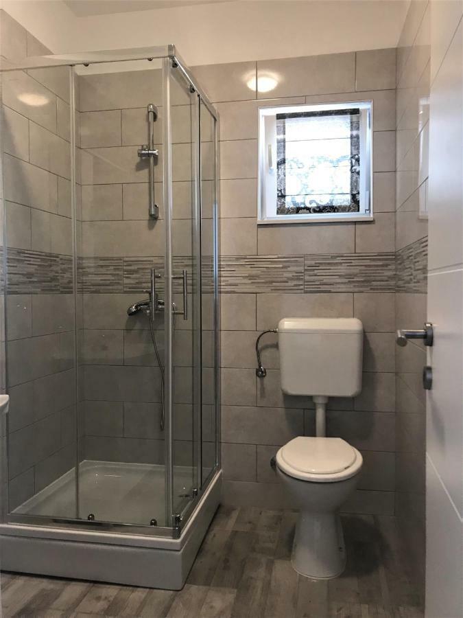 Apartmani Mila Starigrad Paklenica Esterno foto